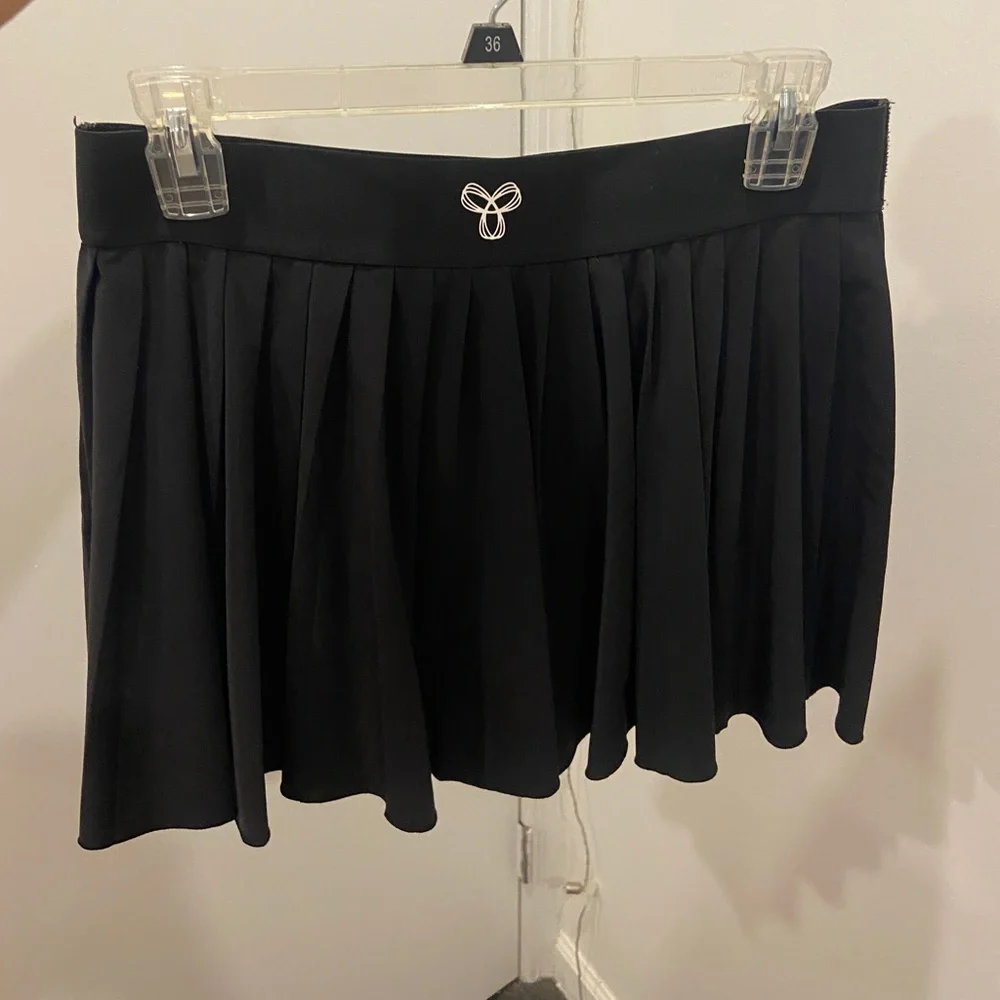 Aritzia Pleated Skort - Picture 4 of 4